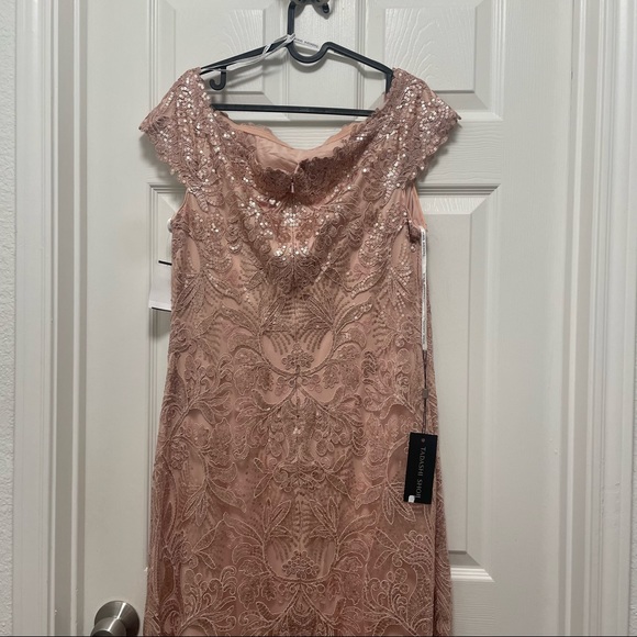NWT Tadashi Shoji Sequin Floral Lace Off-the-Shoulder Cap Sleeve A-Line Gown - Picture 15 of 16
